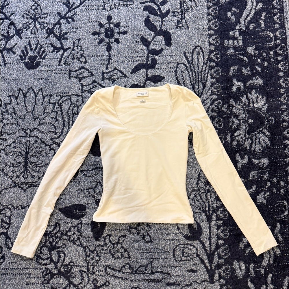 Aritzia White Contour Long Sleeve
